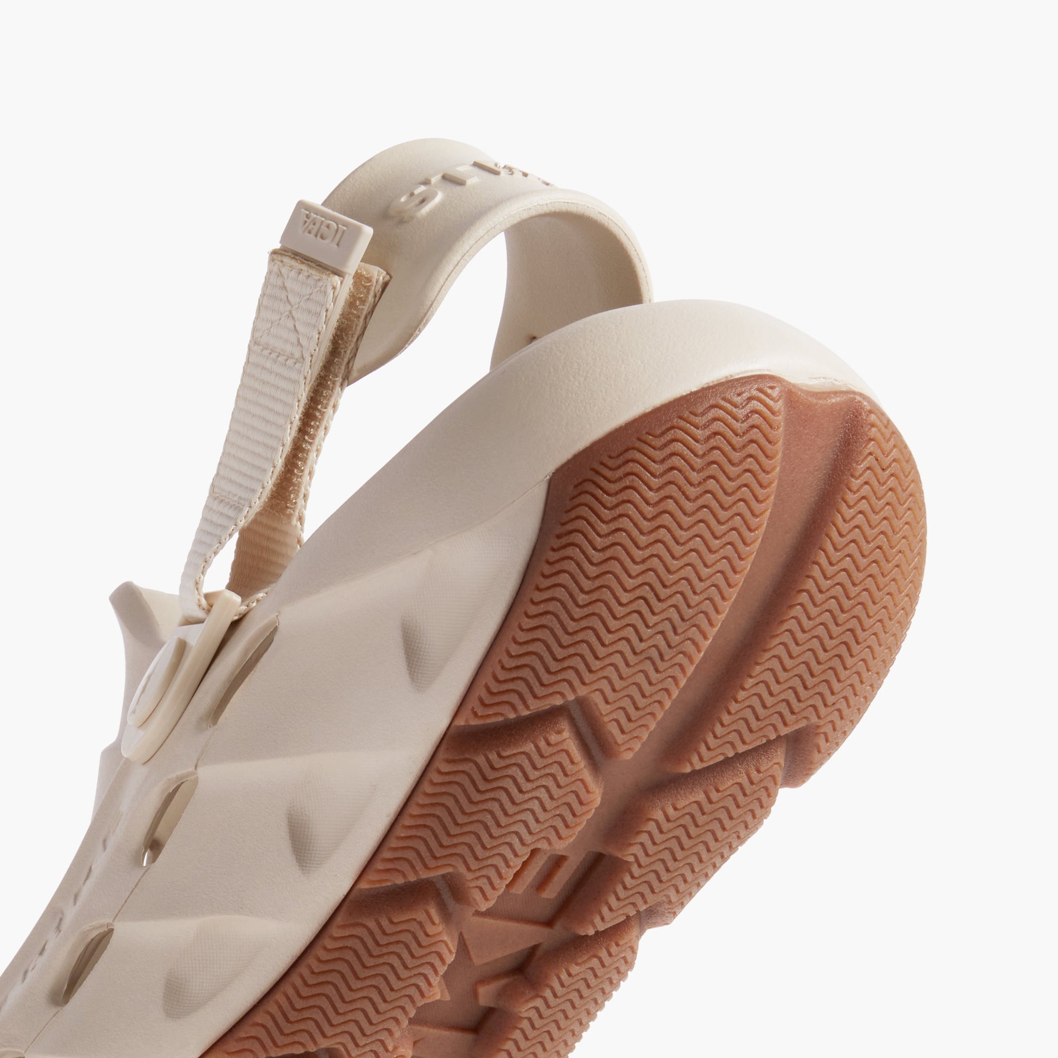 Dogtooth Clog